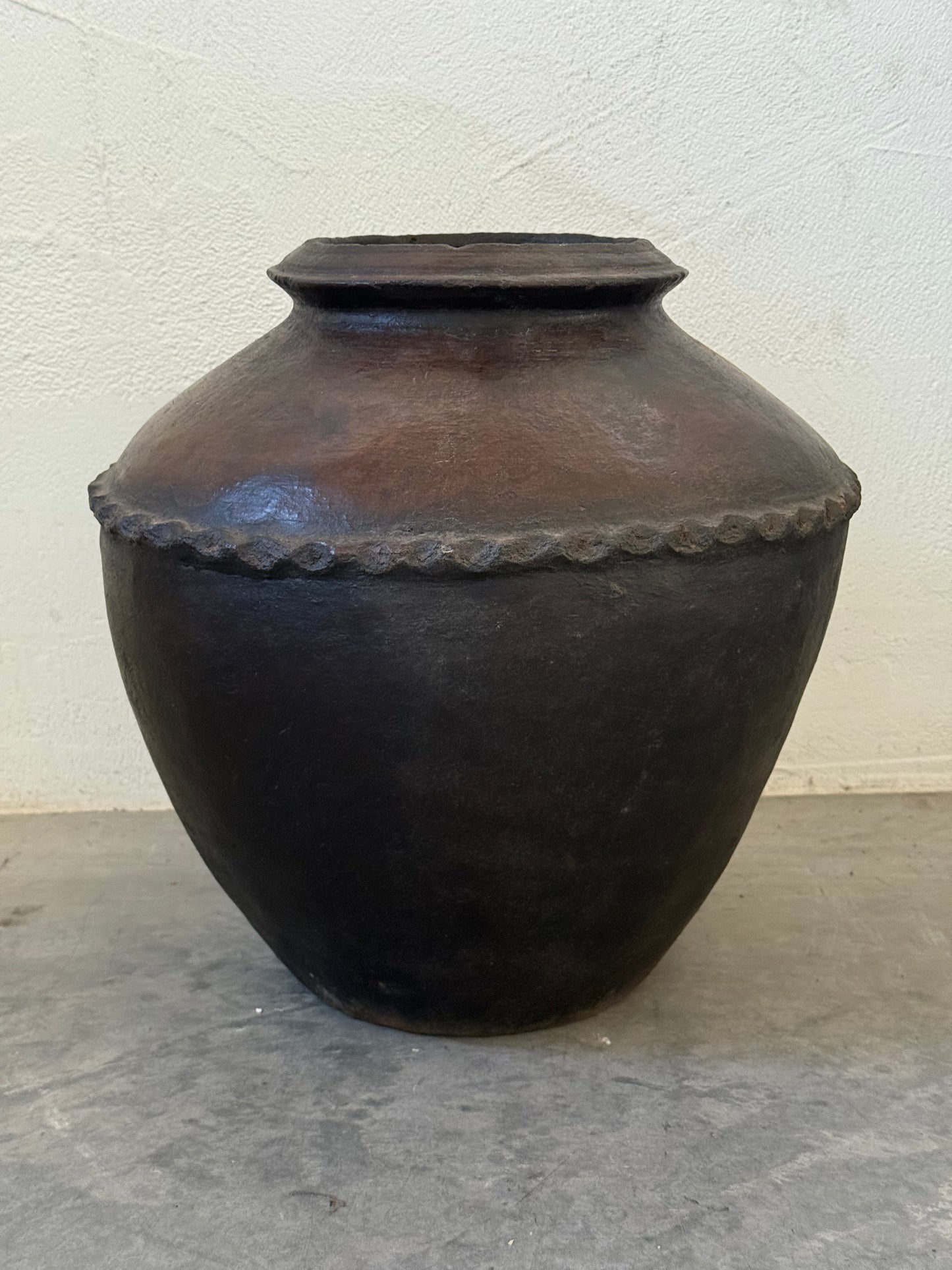 Large Clay Pot with Thin Braided Detail