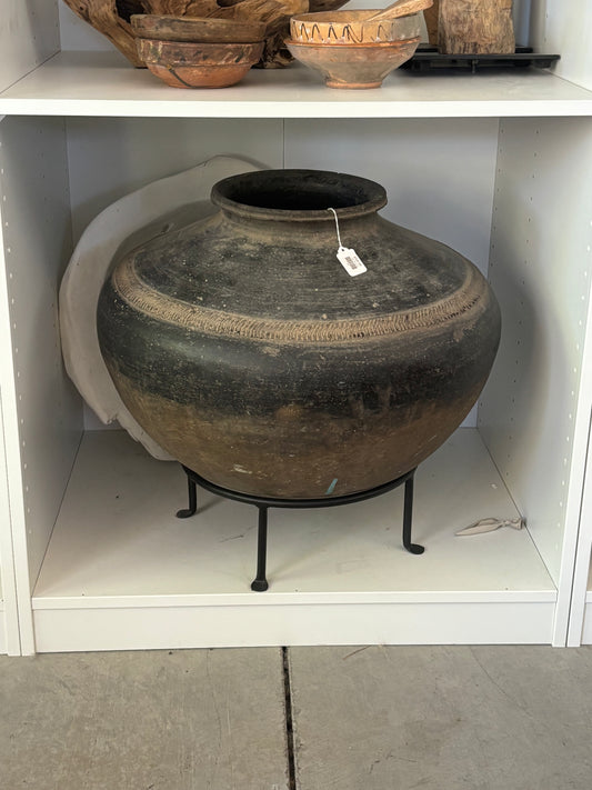 Clay Round Pot with Stand